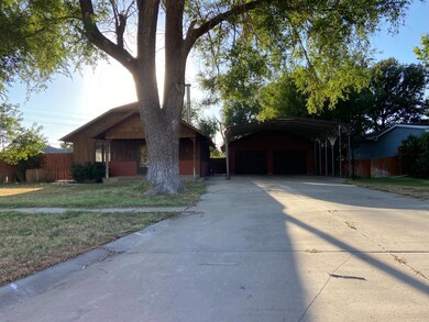 307 S Jackson St, Hugoton, KS 67951 - photo 2