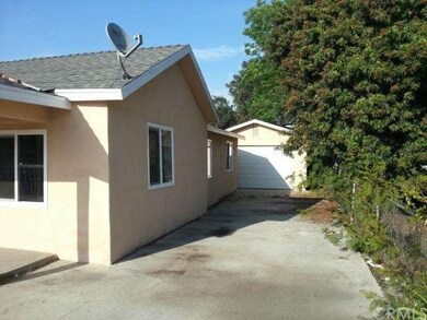 RIGHT SIDE OF FRONT HOUSE AND
DRIVEWAY LEADING TO 
