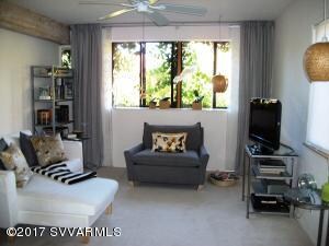 335 Willow - Living
