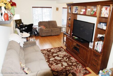 livingroom-350Ilyssa