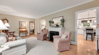 577 S Hawthorne Ave, Elmhurst, IL 60126 - photo 2