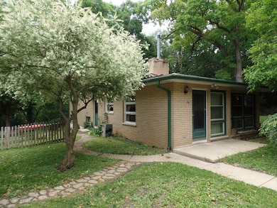 94 Lake Shore Dr, Carpentersville, IL 60110 - photo 2