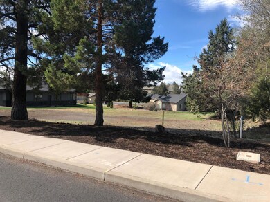 61545 SE Fargo Ln, Bend, OR 97702 - photo 2