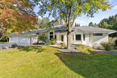 681 Cedar View Ct, Saint Paul, MN 55126 - photo 2