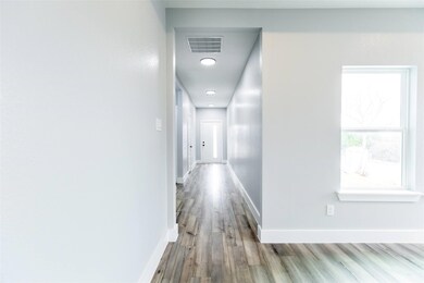 1410 Corona Dr, Granbury, TX 76048 - photo 4