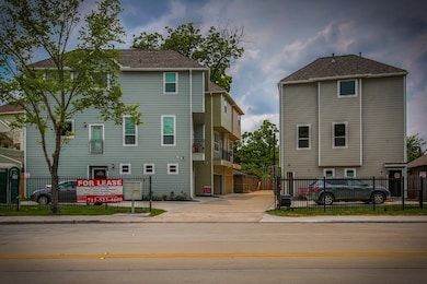 6625 N Main St unit D, Houston, TX 77009 - photo 2