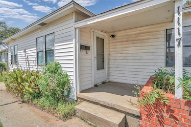 1117 E Cherry St, Altus, OK 73521 - photo 4