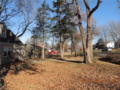 3228 S Cedar Ave, Independence, MO 64052 - photo 2