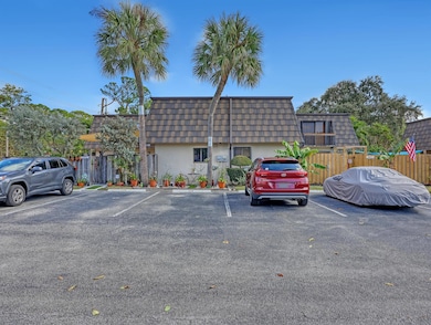 4095 Palm Bay Cir unit B, West Palm Beach, FL 33406 - photo 2