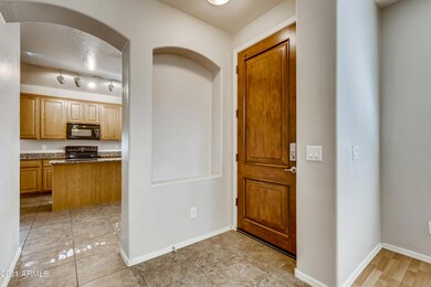 3-370235001-08 Foyer