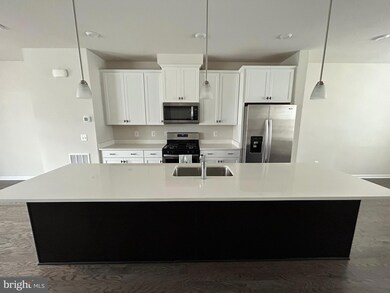 11031 Blackburn Cove Ln, Manassas, VA 20109 - photo 2
