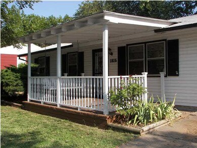Nice covered front porch