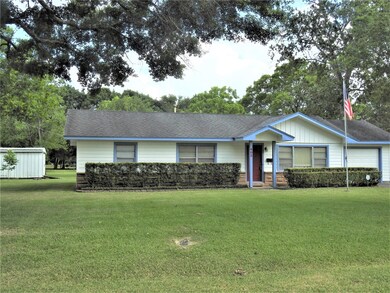 402 Bowman Dr, Alvin, TX 77511 - photo 2