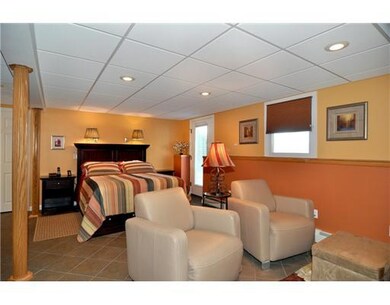 122 Woodbury Rd, Cranston, RI 02905 - photo 7