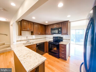 9628 Lindenbrook St, Fairfax, VA 22031 - photo 7