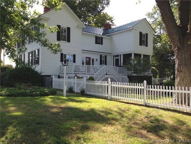 EXPANSIVE GROUNDS AND SURROUNDING GARDENS
