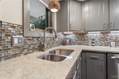 1226 James St, Syracuse, NY 13203 - photo 7