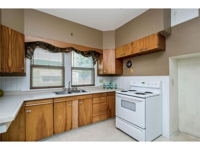 616 18th St SE, Cedar Rapids, IA 52403 - photo 5