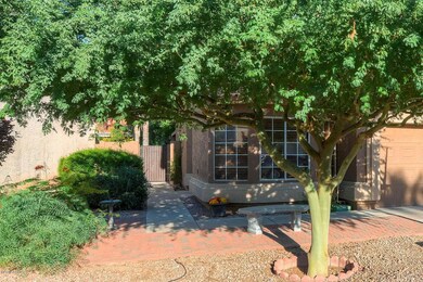 517 N Cobblestone St Gilbert-large-004-E