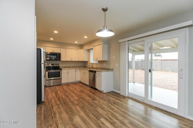 004-photo-dining-room-10510669