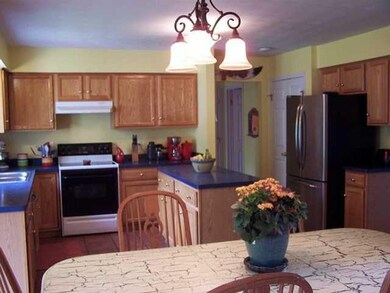 Kitchen. Fantastic Eat-In Kitchen with beautiful t