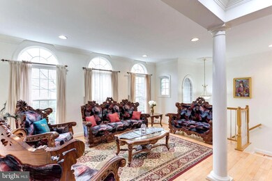 10353 Fitzpatrick Ln, Oakton, VA 22124 - photo 4