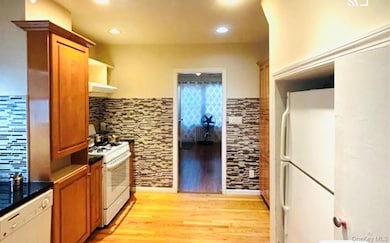 100 Broad St, Williston Park, NY 11596 - photo 7