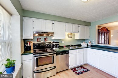 19121 Partridge Wood Dr, Germantown, MD 20874 - photo 6