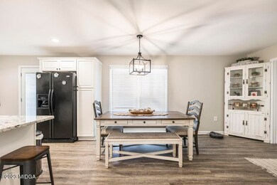 100 Red Oak Rd 15