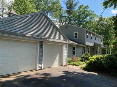 4 Olde Coach Rd, Derry, NH 03038 - photo 2