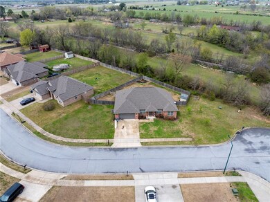 908 Carter Ct, Siloam Springs, AR 72761 - photo 3