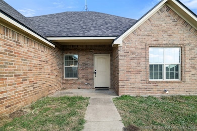 112 Swiss Trail, Calera, OK 74730 - photo 4