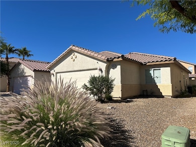 5926 Mahogany Mountain Dr, Las Vegas, NV 89142 - photo 2