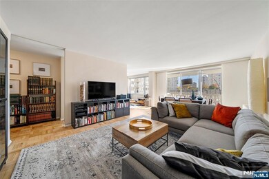 Spacious Living Room/Dining Room