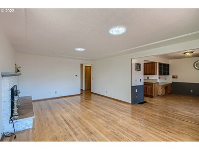 Living Room/Dining Room