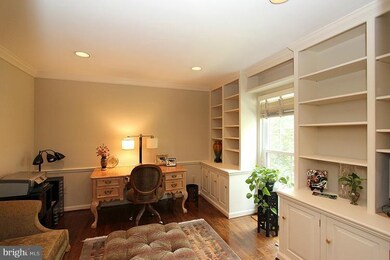 9208 Sprinklewood Ln, Potomac, MD 20854 - photo 3