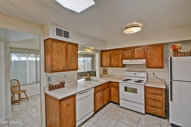 10876 W Santa fe Dr, Sun City, AZ 85351 - photo 3