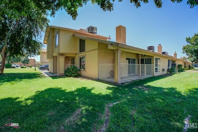 1000 Olive Dr unit 4, Bakersfield, CA 93308 - photo 4
