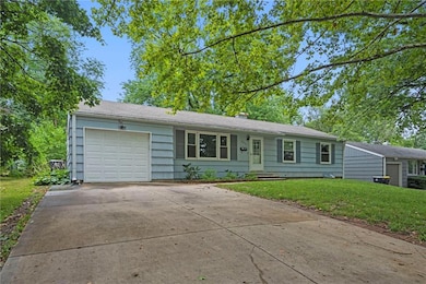9001 Jarboe St, Kansas City, MO 64114 - photo 2
