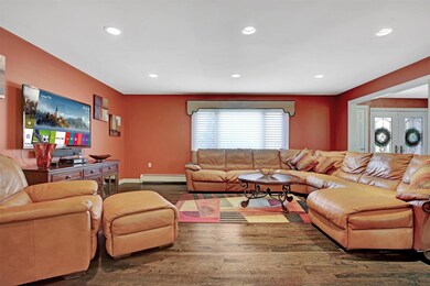 08-Family Room