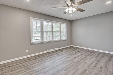 512 W Balfour Ave, Asheboro, NC 27203 - photo 2