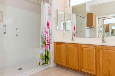 Master bath dual sinks.