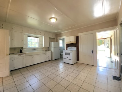 10 Jackson St, Boscawen, NH 03303 - photo 5