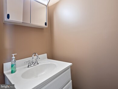 6253 Meadowcroft Rd, Sykesville, MD 21784 - photo 5