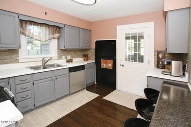 113 S Andrews St, Three Rivers, MI 49093 - photo 5