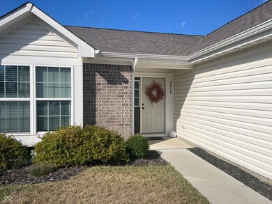 2018 Abbey Ln, Columbus Township, IN 47201 - photo 2