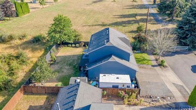 302 Division St, Silverton, OR 97381 - photo 2