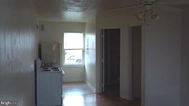 270 N Washington St unit APARTMENT C, Berkeley Springs, WV 25411 - photo 4