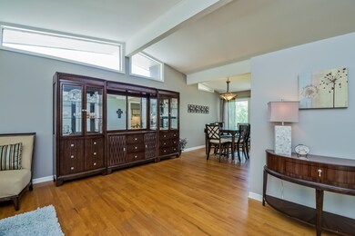 007-Foyer-1721794-medium