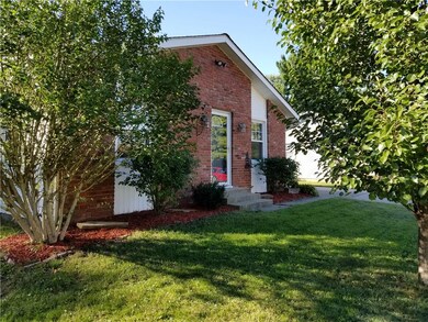 2046 Dawnshire Dr, Columbus, IN 47203 - photo 2